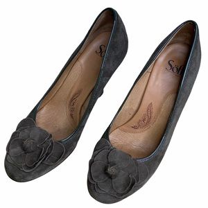 Sofft Suede size 11 Pumps Flower Accent Taupe